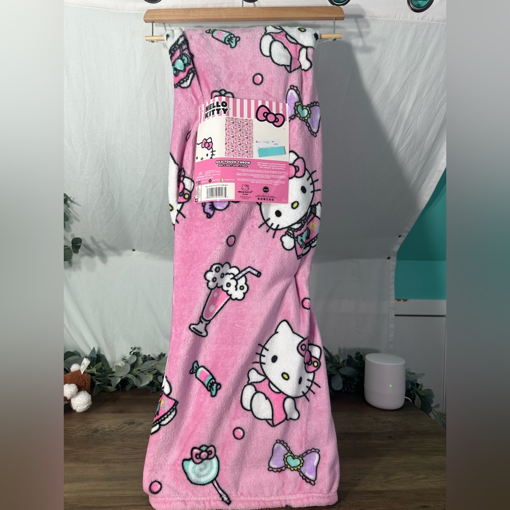 Hello Kitty Pink Sweet Treat throw blanket